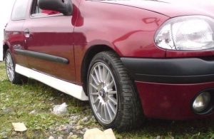 Side Skirts 1 Renault Clio Ii / Not Primed