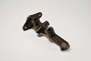 lmr Huvudbromscylinder 240 Bromsrörsuttag på höger sida